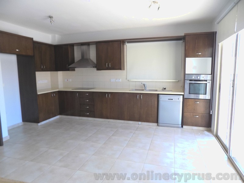 spacious 4 bedroom detached house for rent in Anarita