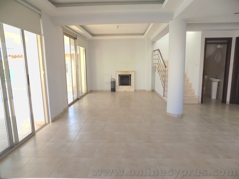 spacious 4 bedroom detached house for rent in Anarita