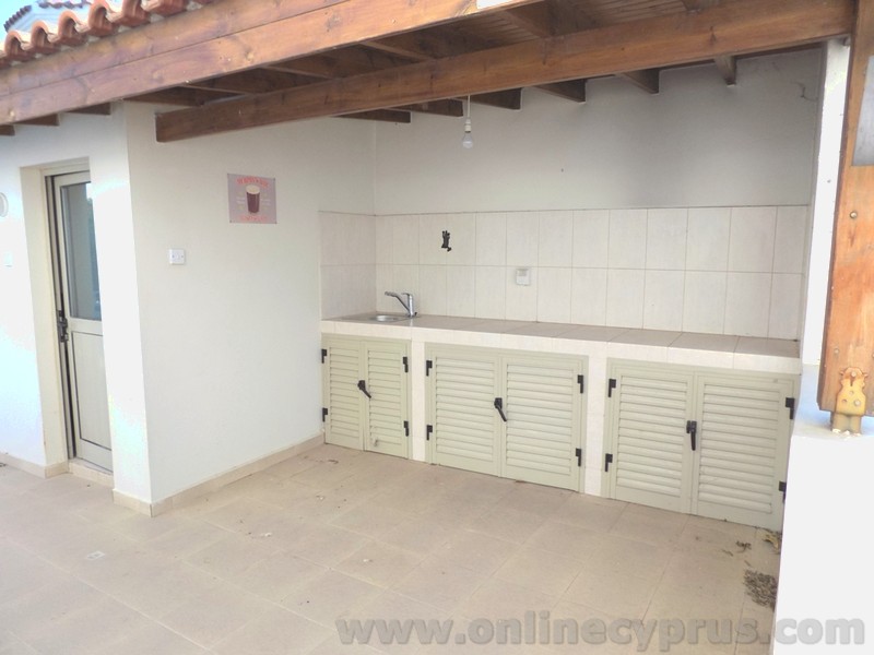 spacious 4 bedroom detached house for rent in Anarita