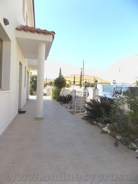 spacious 4 bedroom detached house for rent in Anarita