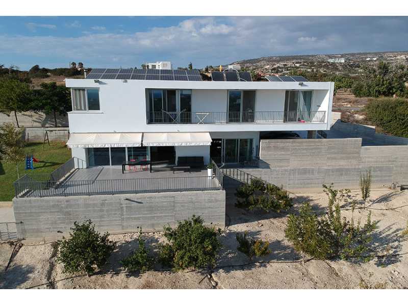 Modern Luxury villa for rent in Coral Bay