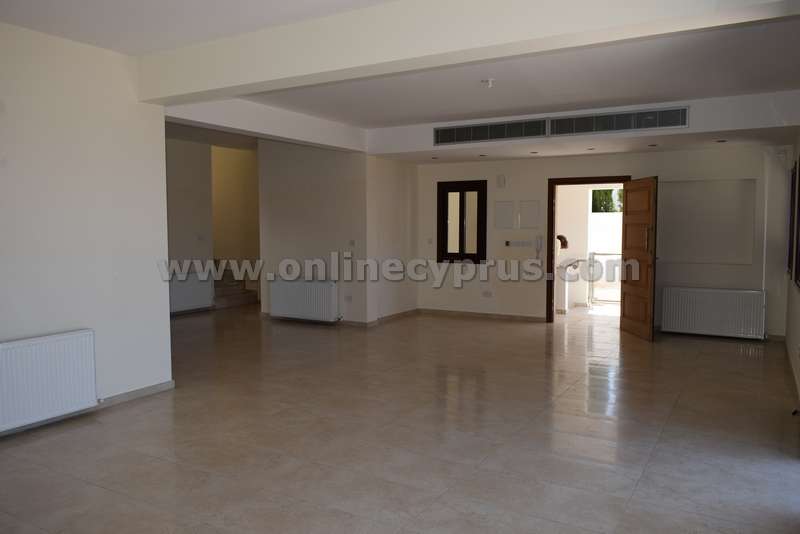 Luxurious 5 bedroom villa in Geroskipou area 