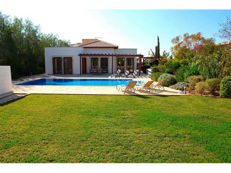 Luxury 3 bed villa in Aphrodite Hills 