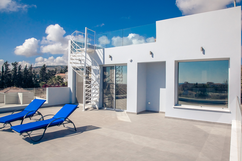 Modern villa in Coral bay 