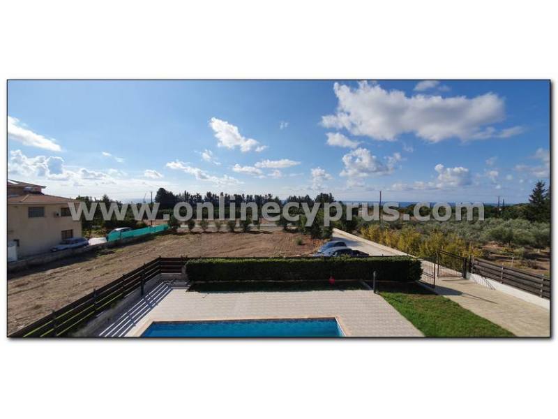 Unfurnished villa for long term rent 