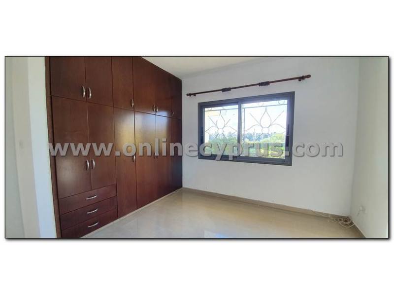 Unfurnished villa for long term rent 