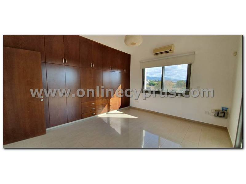 Unfurnished villa for long term rent 