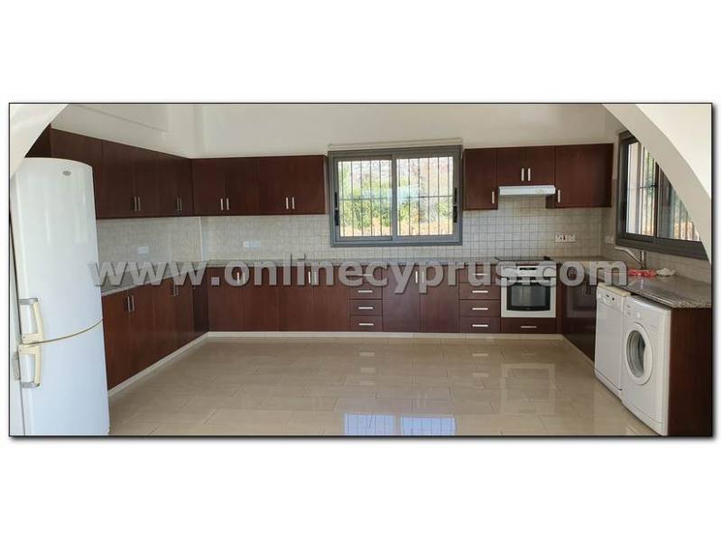 Unfurnished villa for long term rent 