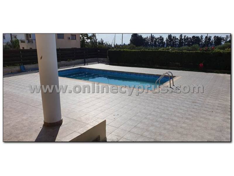 Unfurnished villa for long term rent 