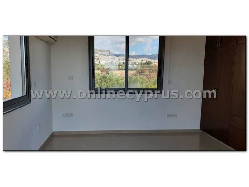 Unfurnished villa for long term rent 