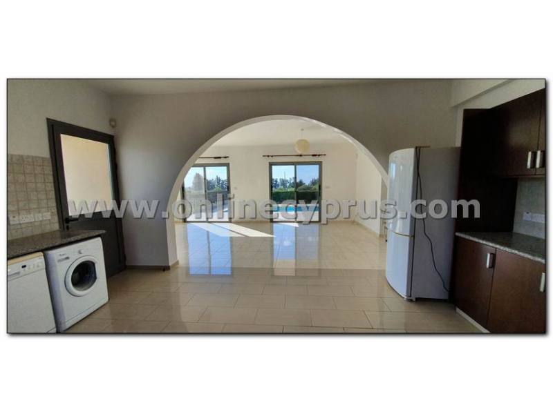 Unfurnished villa for long term rent 