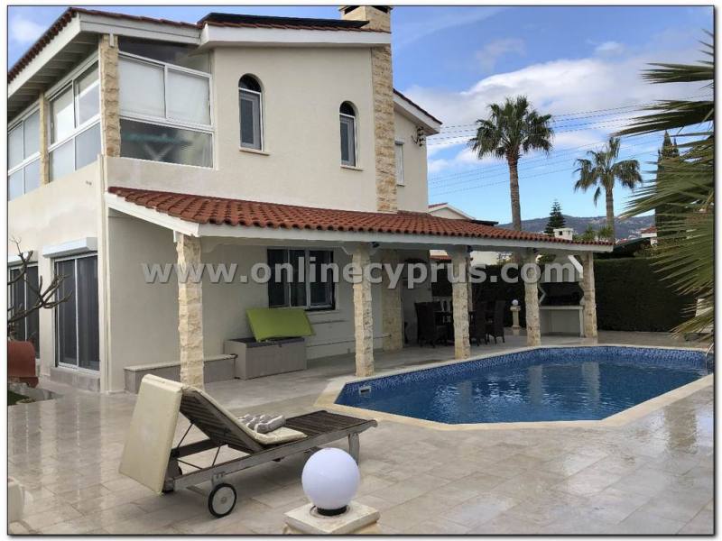 Luxury 3 bedroom villa for long term rent in Coral Bay