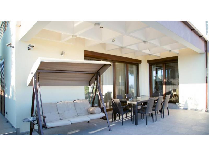 Luxury house for sale in Sfallangiotisa