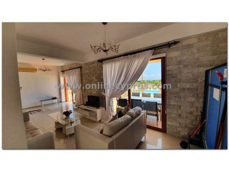 4 bedroom villa in Coral bay 
