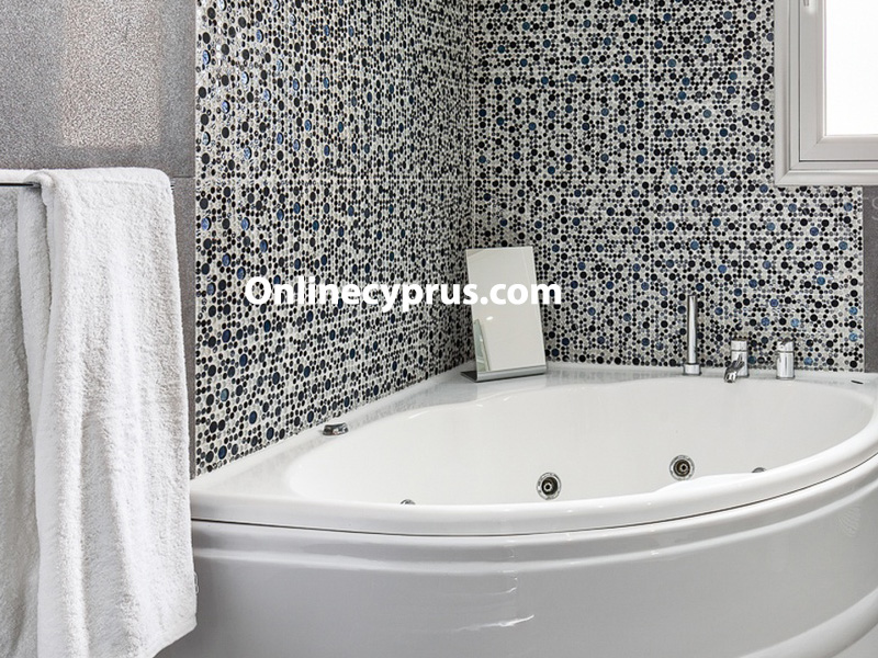 Luxury 7 bed villa in peyia for log term rent