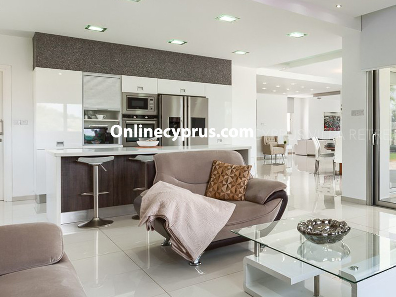 Luxury 7 bed villa in peyia for log term rent