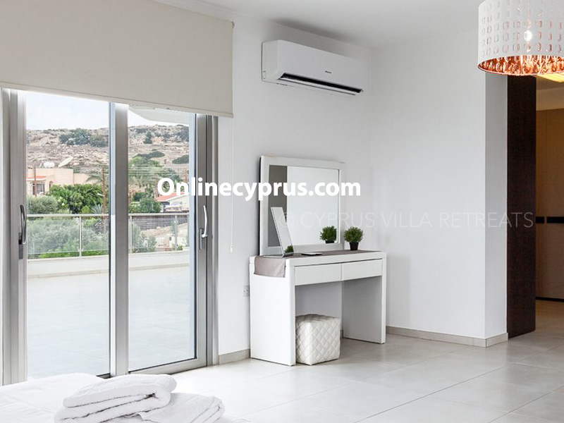 Luxury 7 bed villa in peyia for log term rent