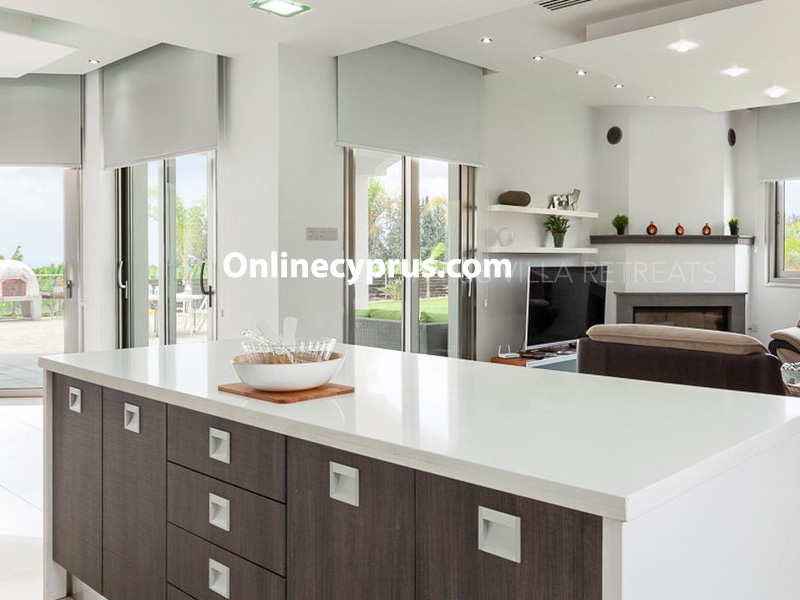 Luxury 7 bed villa in peyia for log term rent