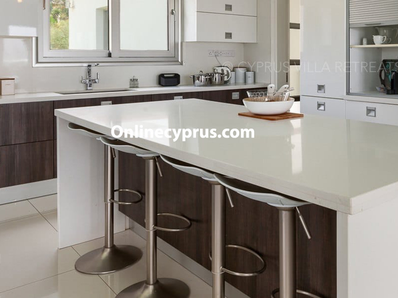 Luxury 7 bed villa in peyia for log term rent