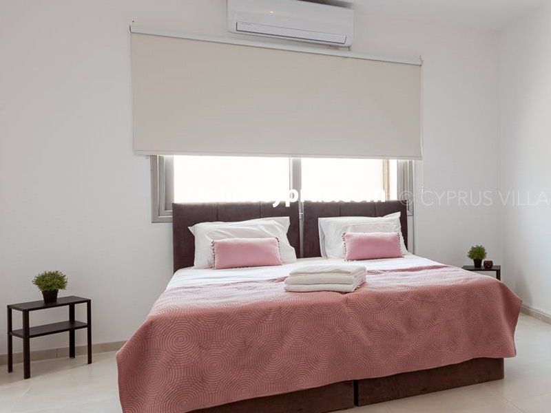 Luxury 7 bed villa in peyia for log term rent
