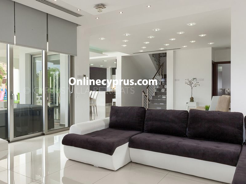 Luxury 7 bed villa in peyia for log term rent