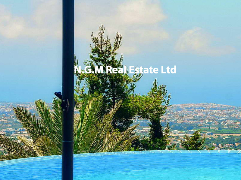 Luxury 3 bedroom villa with private infinity pool & panorama sea view