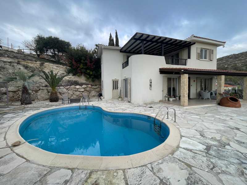 3 Bedroom furnished villa in Kamares