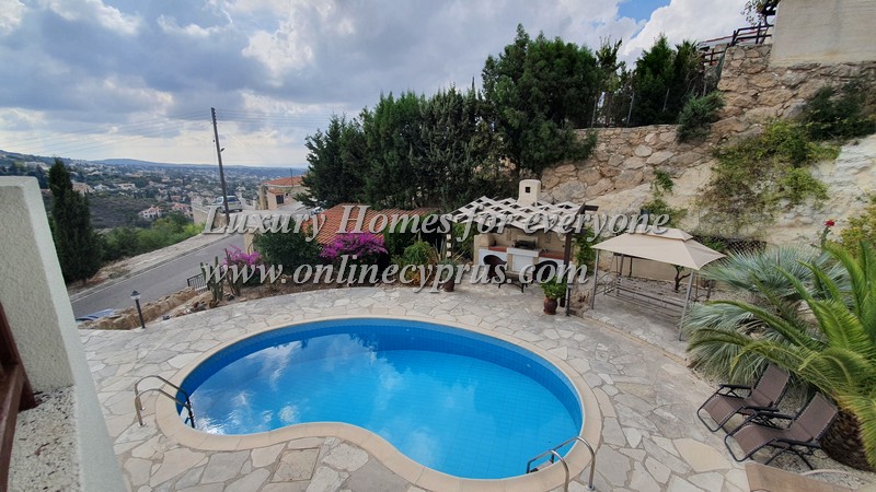 3 Bedroom furnished villa in Kamares