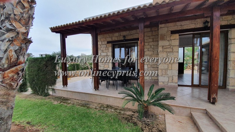 Furnished 3 bed bungalow in Sea caves 