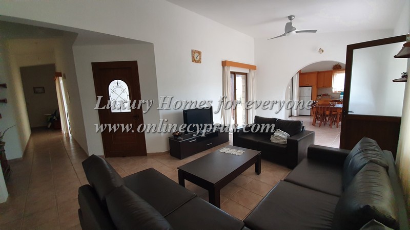 Furnished 3 bed bungalow in Sea caves 