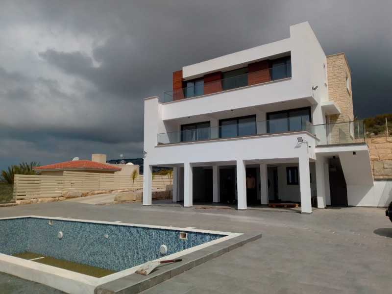 Brand new villa in Peyia 