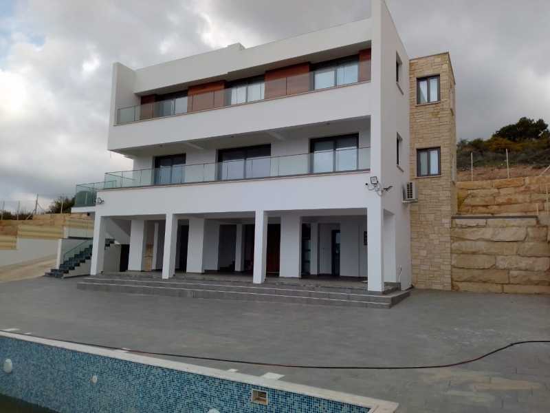 Brand new villa in Peyia 