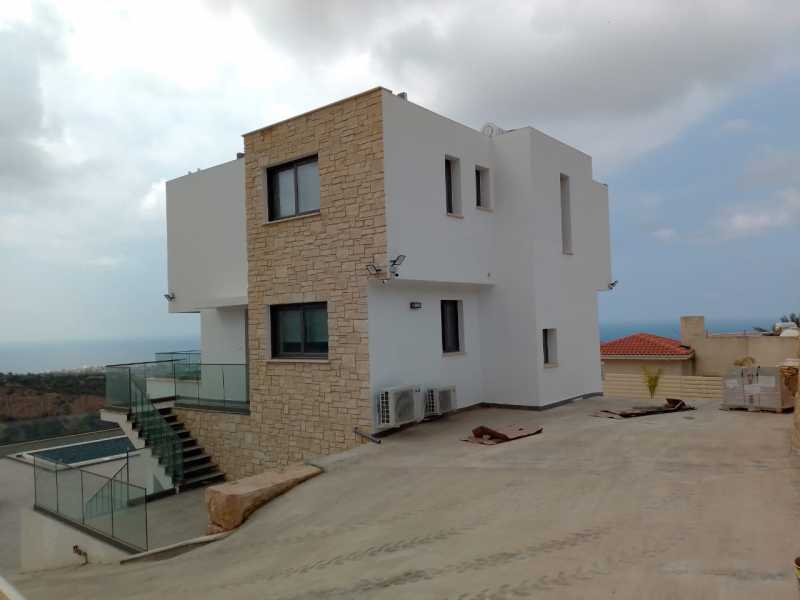 Brand new villa in Peyia 