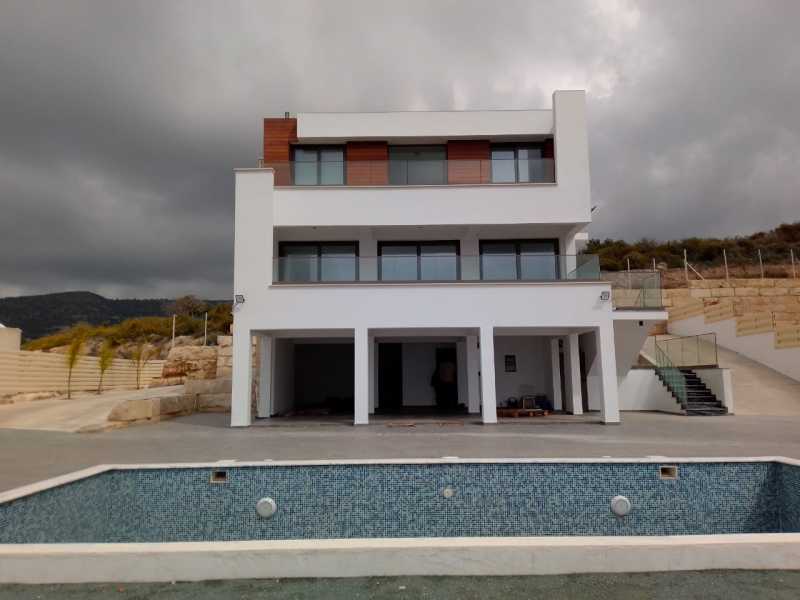 Brand new villa in Peyia 