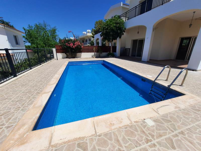 Unfurnished 4 bed villa 