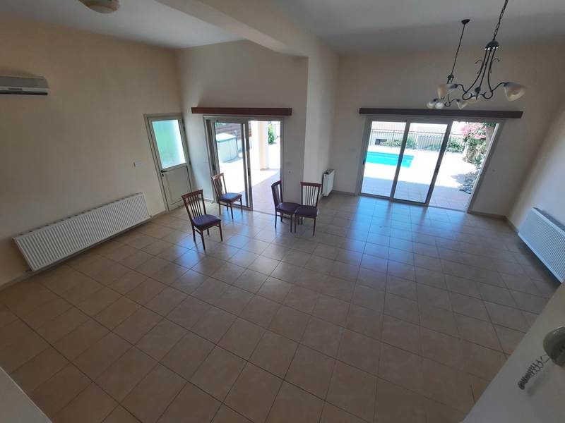 Unfurnished 4 bed villa 