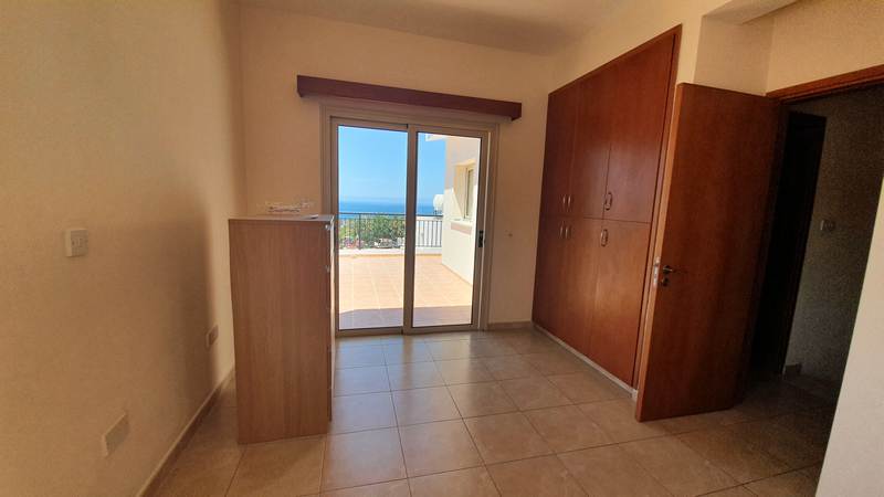 Unfurnished 4 bed villa 