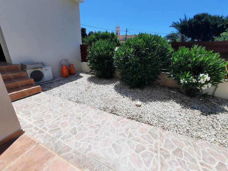 Unfurnished 4 bed villa 