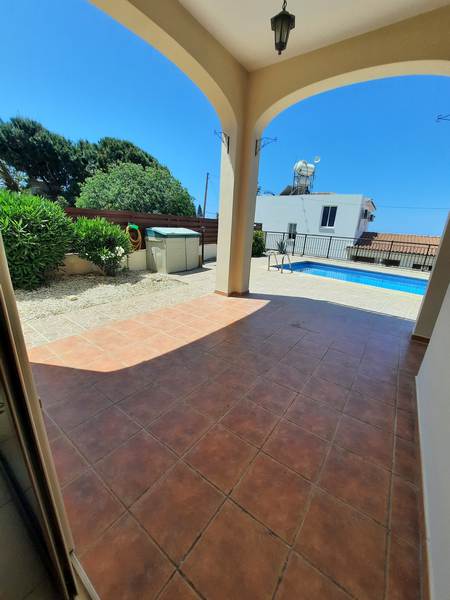 Unfurnished 4 bed villa 