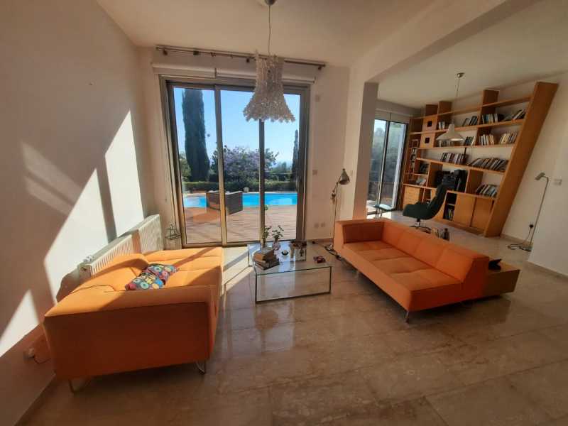 Spacious villa for long term rent in Lower Tala