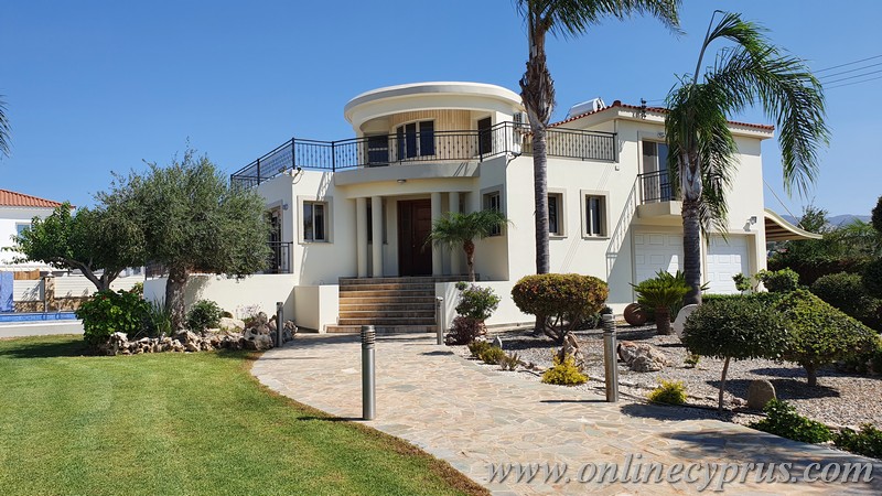 Villa for long term in Chloraka 