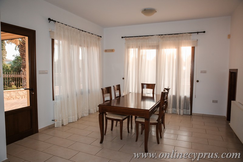 Spacious 4 bedroom villa for long term rent