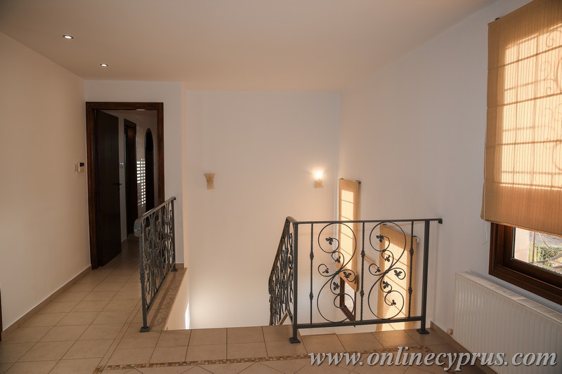 Spacious 4 bedroom villa for long term rent