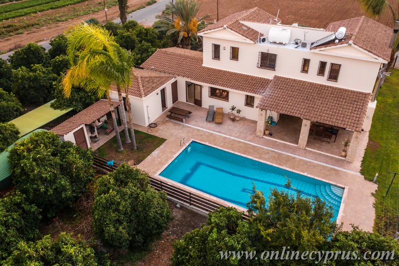 Spacious 4 bedroom villa for long term rent