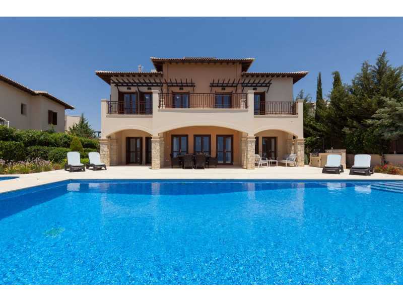 Luxury villa for long term rent