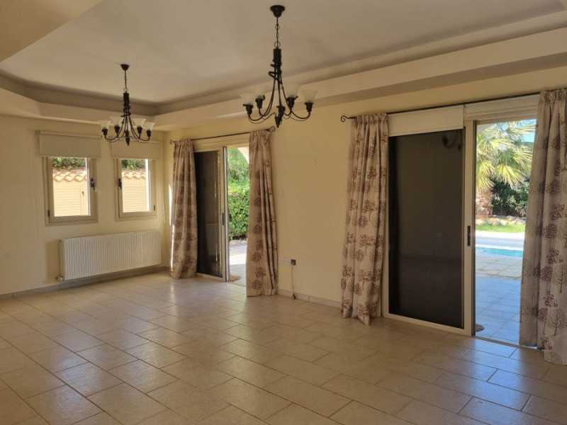 Three bedroom villa in Sait George 