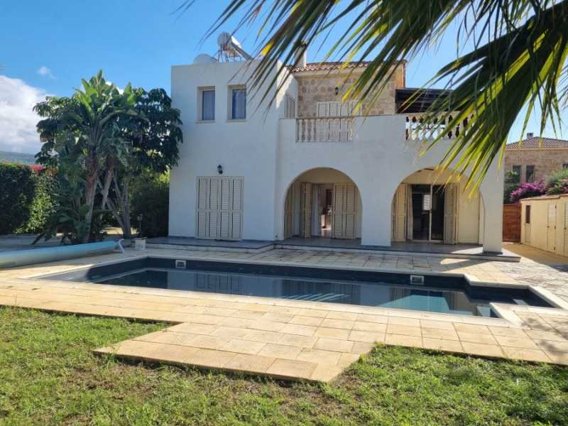 Three bedroom villa in Sait George 