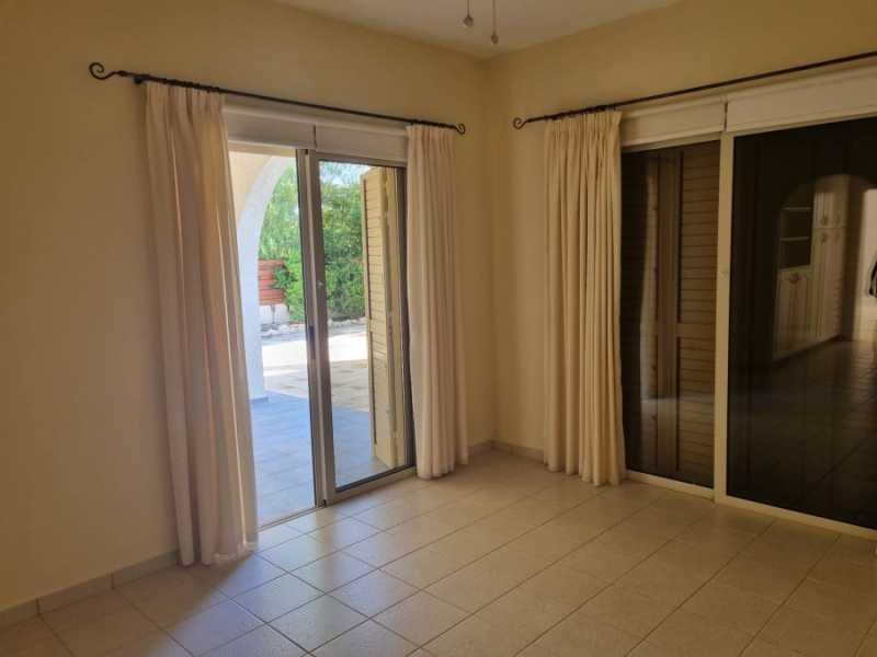 Three bedroom villa in Sait George 