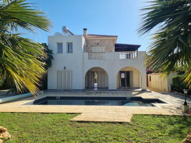 Three bedroom villa in Sait George 