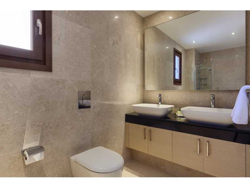 Luxury 2 bed semi detached with private pool 